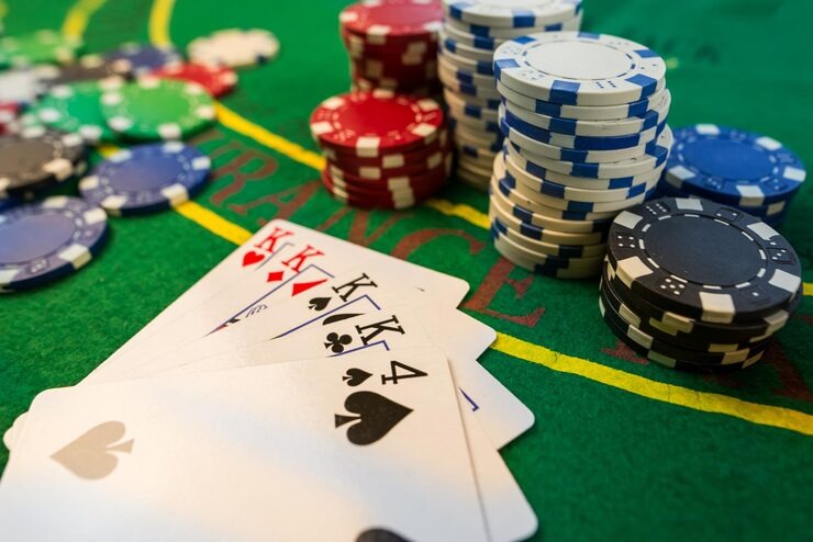 qqmilan rtp Dream Catcher live-dealer game showing spinning wheel and multiplier segments